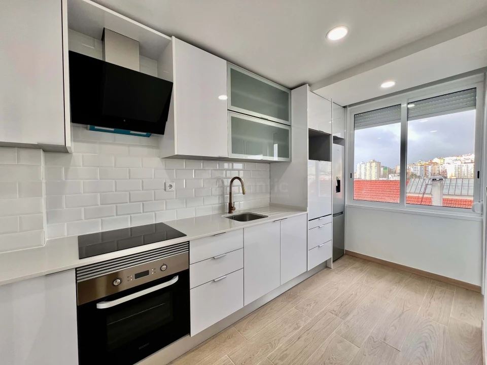 Apartamento T2 para Venda em Agualva e Mira-Sintra Foto 11