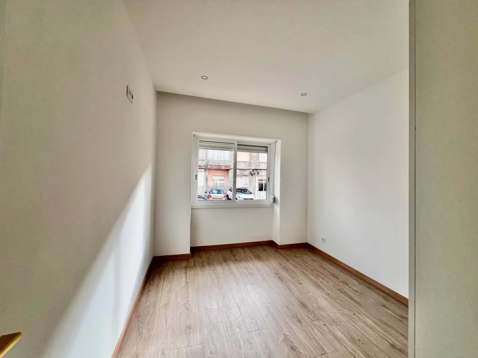 Apartamento T2 para Venda em Agualva e Mira-Sintra Foto 4