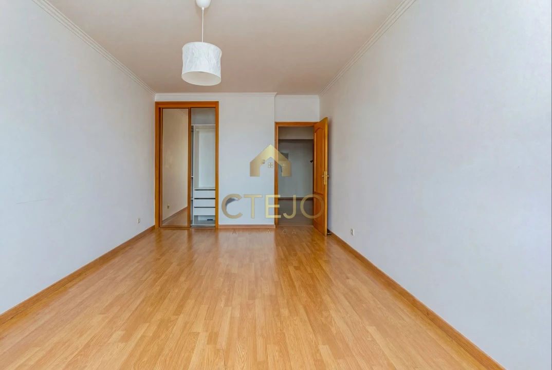 Apartamento T3 para Venda em Póvoa de Santa Iria e Forte da Casa Foto 17
