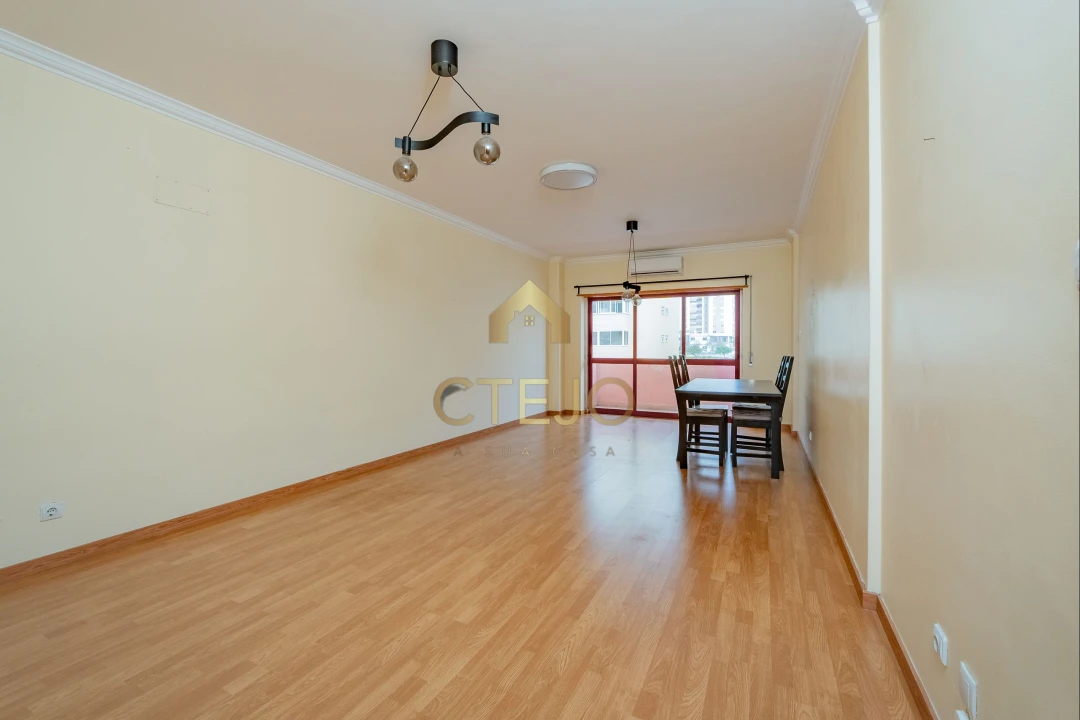 Apartamento T3 para Venda em Póvoa de Santa Iria e Forte da Casa Foto 4