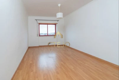 Apartamento T3 para Venda em Póvoa de Santa Iria e Forte da Casa
