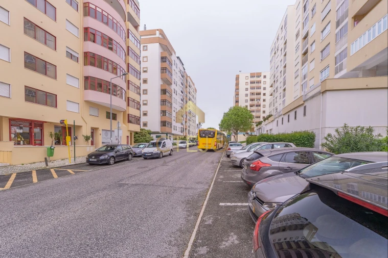 Apartamento T3 para Venda em Póvoa de Santa Iria e Forte da Casa Foto 30