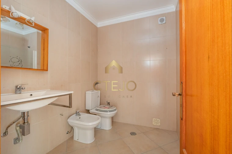 Apartamento T3 para Venda em Póvoa de Santa Iria e Forte da Casa Foto 18