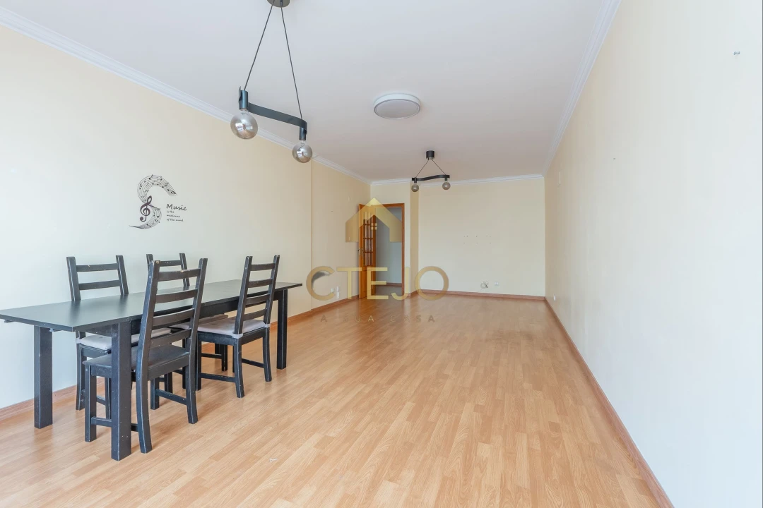 Apartamento T3 para Venda em Póvoa de Santa Iria e Forte da Casa Foto 5