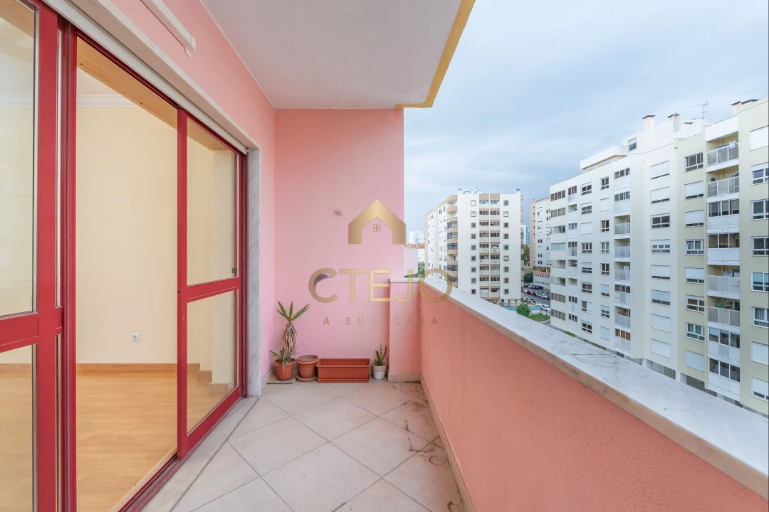 Apartamento T3 para Venda em Póvoa de Santa Iria e Forte da Casa Foto 2