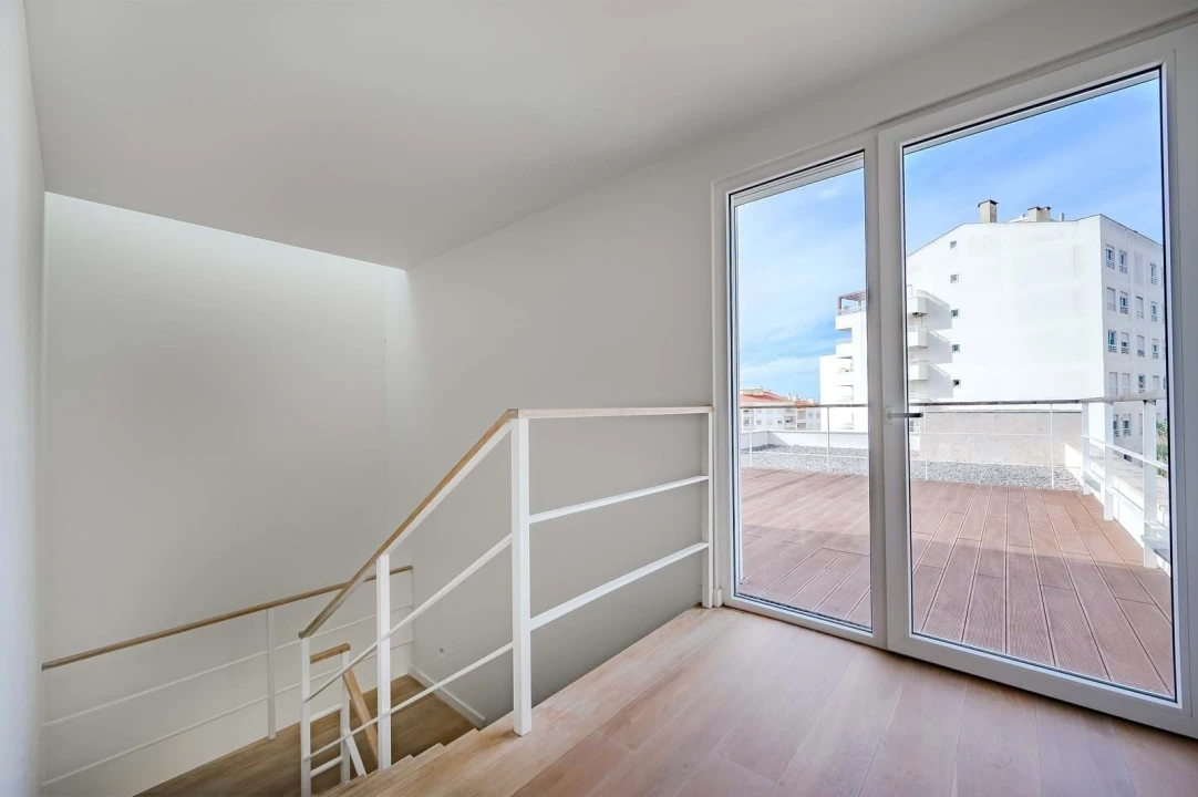 Moradia T5 para Venda em Carcavelos e Parede Foto 37