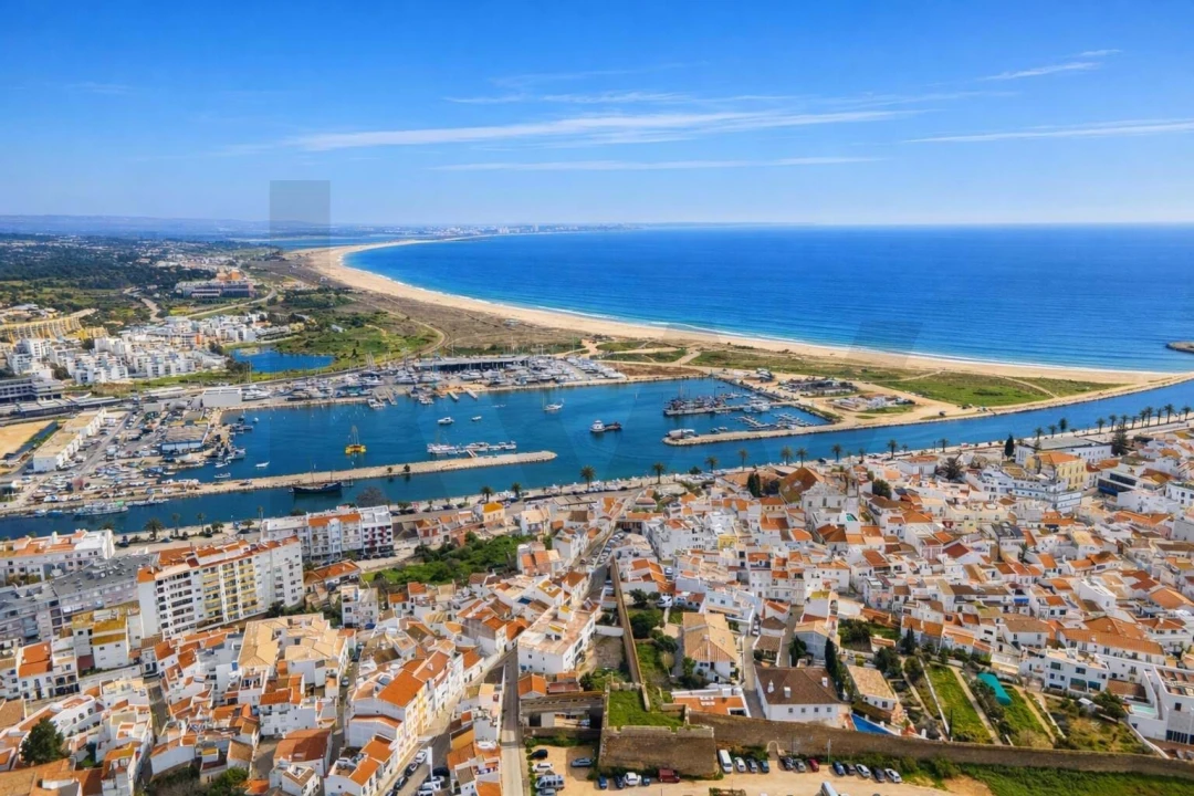 Moradia T4 para Venda em Lagos (São Sebastião e Santa Maria) Foto 40