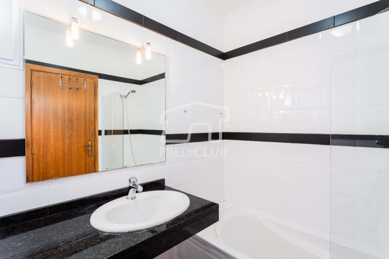 Moradia T3 para Venda em São Roque Foto 17