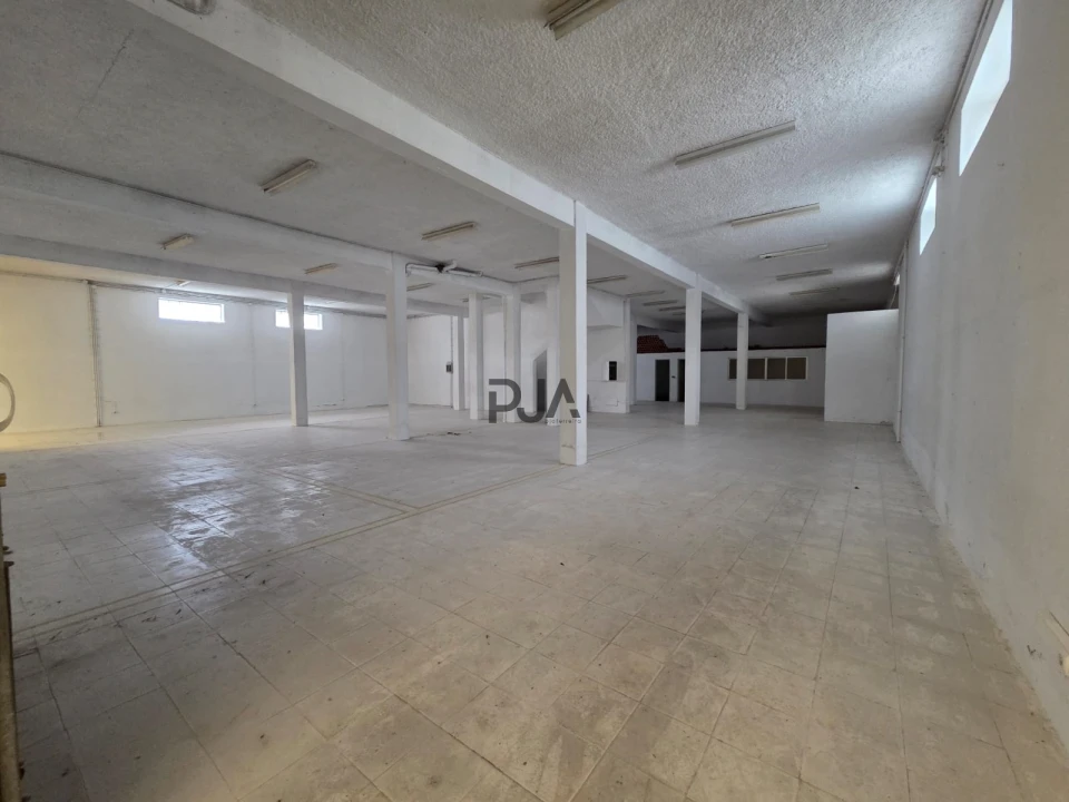 Armazém para Arrendamento em Mangualde, Mesquitela e Cunha Alta Foto 2