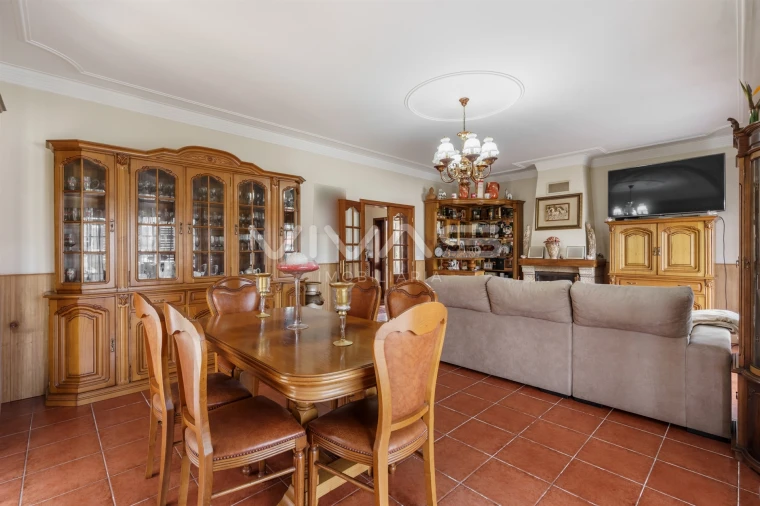 Moradia T4 para Venda em Mire de Tibães Foto 7