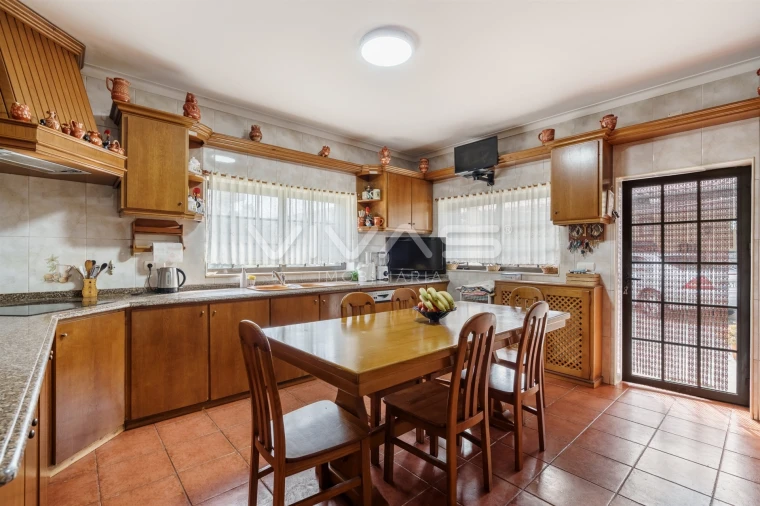 Moradia T4 para Venda em Mire de Tibães Foto 11