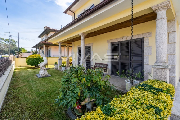 Moradia T4 para Venda em Mire de Tibães Foto 5