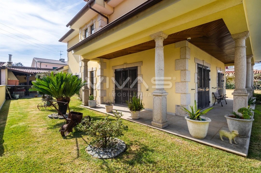 Moradia T4 para Venda em Mire de Tibães Foto 4