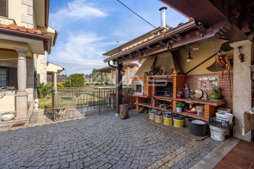 Moradia T4 para Venda em Mire de Tibães Foto 24