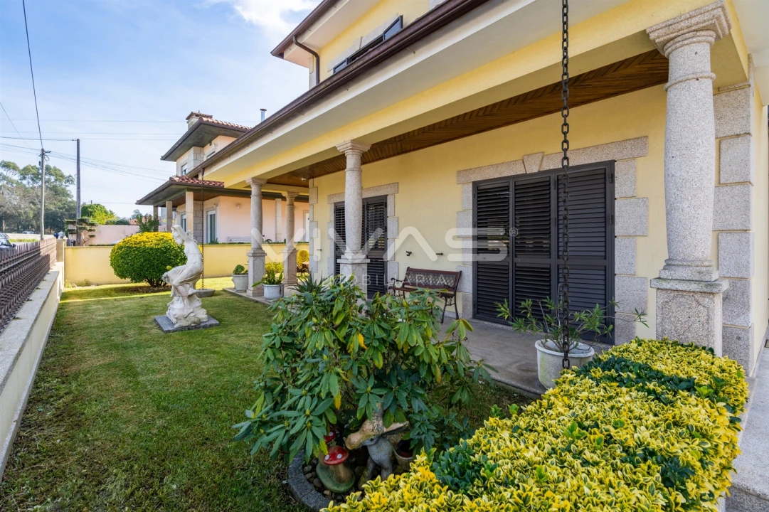 Moradia T4 para Venda em Mire de Tibães Foto 5