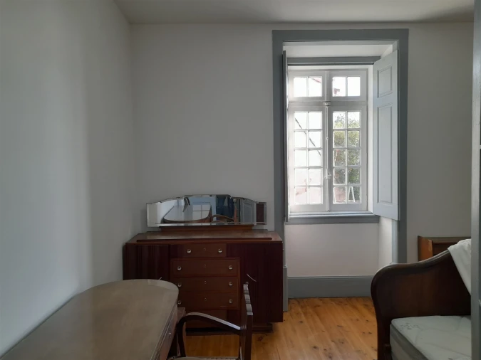 Apartamento T3 para Arrendamento em Sé Nova, Santa Cruz, Almedina e São Bartolomeu Foto 4