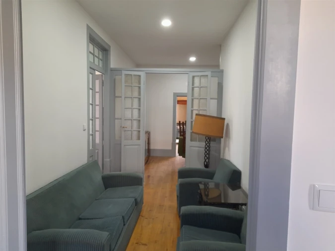 Apartamento T3 para Arrendamento em Sé Nova, Santa Cruz, Almedina e São Bartolomeu Foto 2