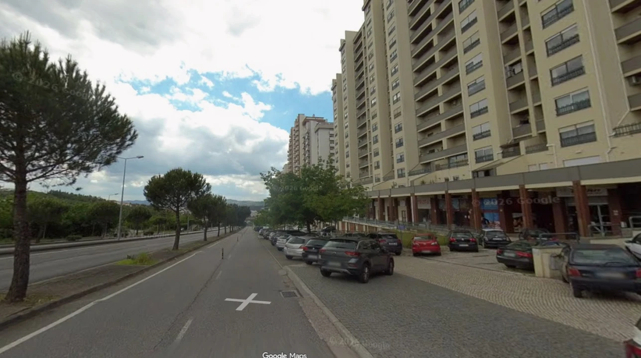 Apartamento T2 para Arrendamento em Santo Antonio dos Olivais Foto 11