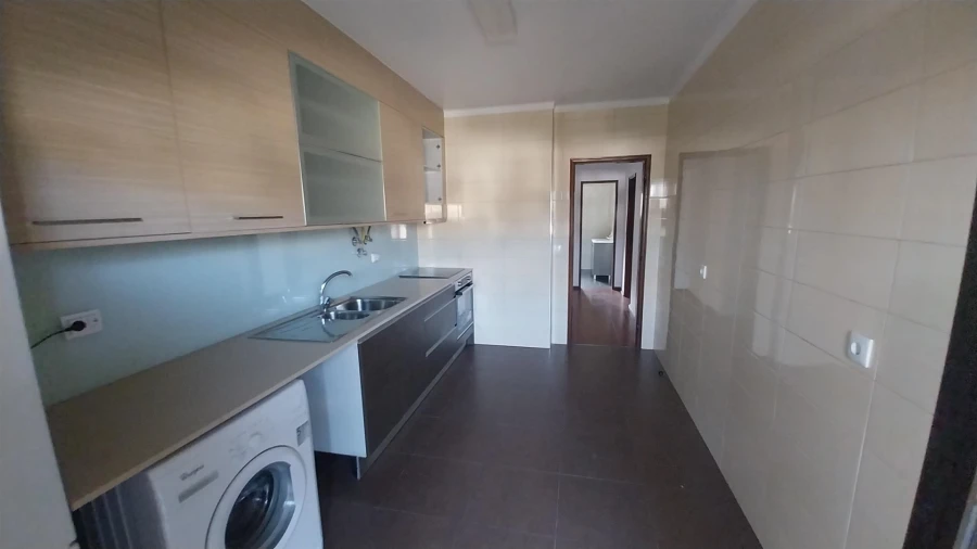 Apartamento T2 para Arrendamento em Santo Antonio dos Olivais Foto 1