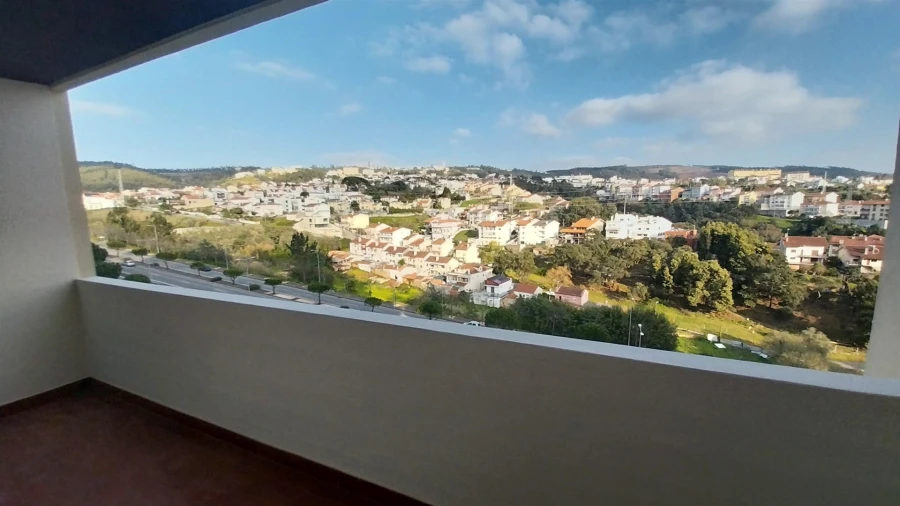 Apartamento T2 para Arrendamento em Santo Antonio dos Olivais Foto 10