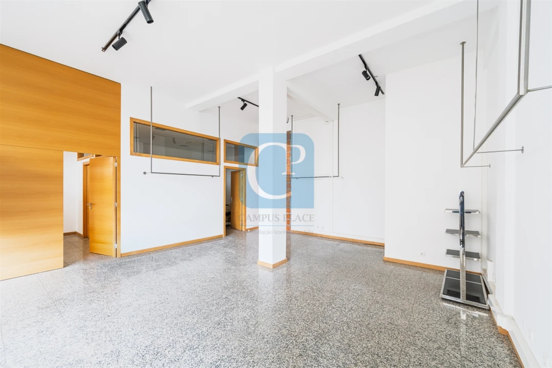 Loja para Venda em Santa Maria da Feira, Travanca, Sanfins e Espargo Foto 1