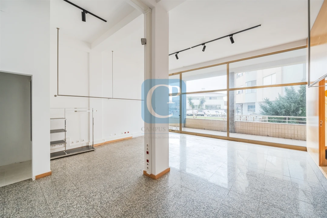 Loja para Venda em Santa Maria da Feira, Travanca, Sanfins e Espargo Foto 6