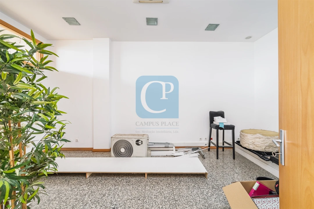 Loja para Venda em Santa Maria da Feira, Travanca, Sanfins e Espargo Foto 10