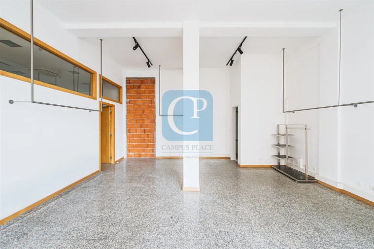 Loja para Venda em Santa Maria da Feira, Travanca, Sanfins e Espargo Foto 2