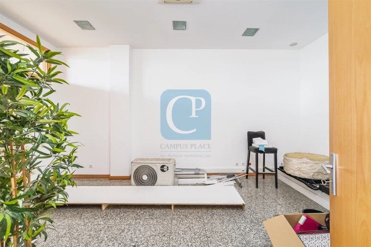 Loja para Venda em Santa Maria da Feira, Travanca, Sanfins e Espargo Foto 10