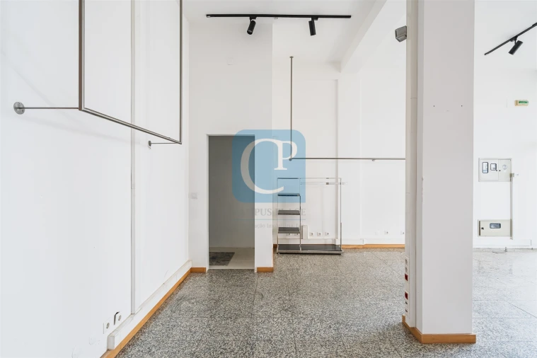 Loja para Venda em Santa Maria da Feira, Travanca, Sanfins e Espargo Foto 5