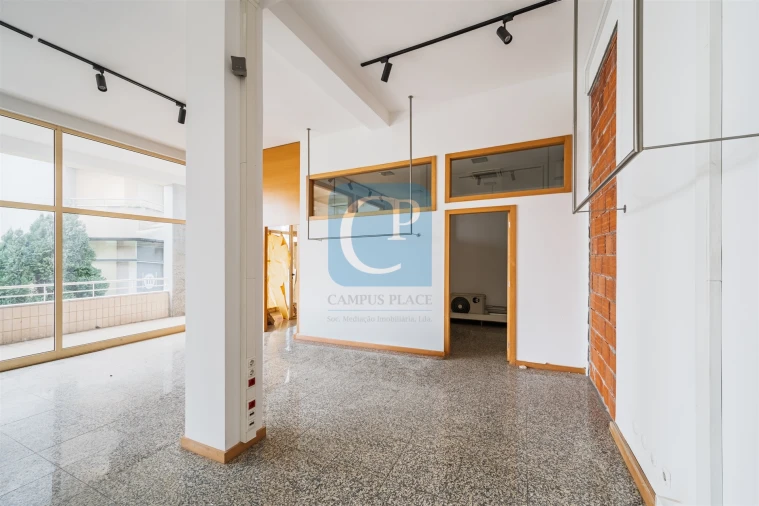 Loja para Venda em Santa Maria da Feira, Travanca, Sanfins e Espargo Foto 7