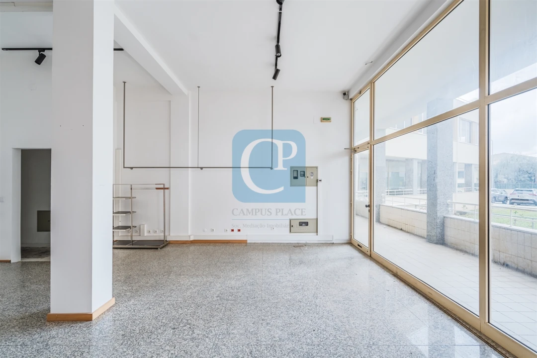 Loja para Venda em Santa Maria da Feira, Travanca, Sanfins e Espargo Foto 4