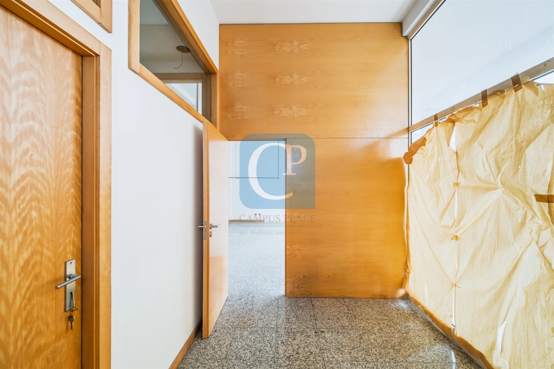 Loja para Venda em Santa Maria da Feira, Travanca, Sanfins e Espargo Foto 15