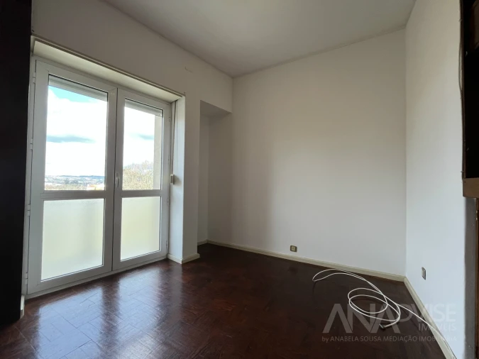 Apartamento T2 para Arrendamento em Viseu Foto 16