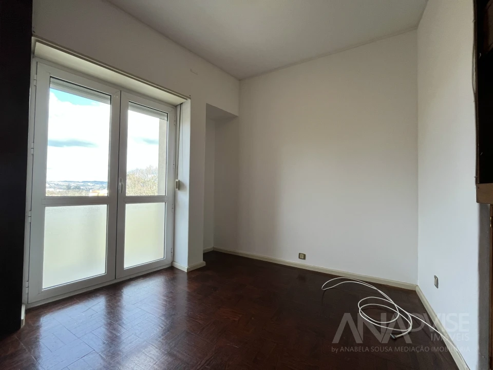 Apartamento T2 para Arrendamento em Viseu Foto 16