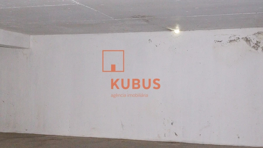 Garagem para Venda em Torres Novas (Santa Maria, Salvador e Santiago)