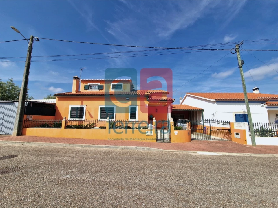 Moradia T5 para Venda em Benfica do Ribatejo Foto 1