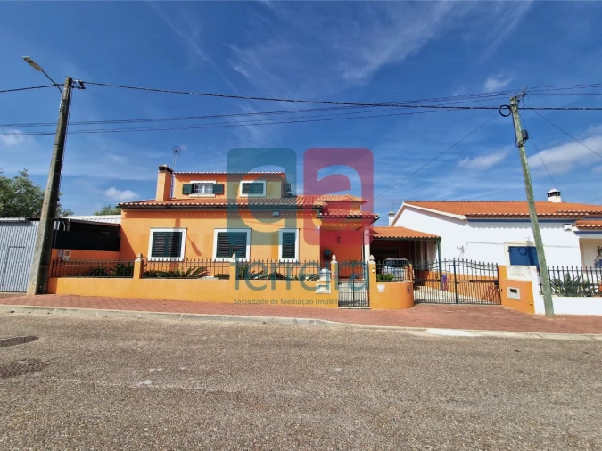 Moradia T5 para Venda em Benfica do Ribatejo Foto 1