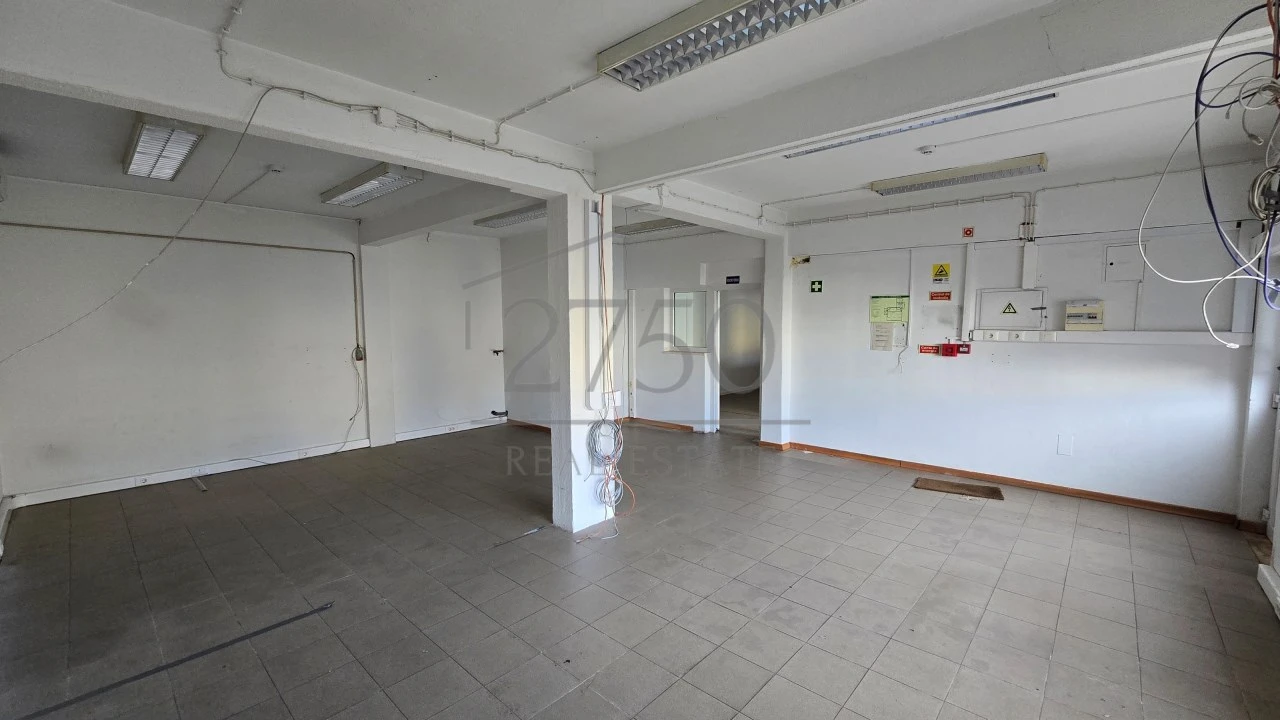 Escritório para Arrendamento em São Domingos de Rana Foto 2