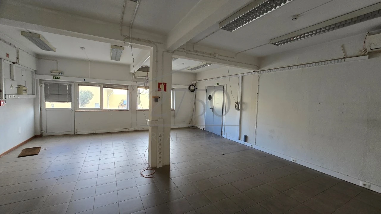 Escritório para Arrendamento em São Domingos de Rana Foto 3