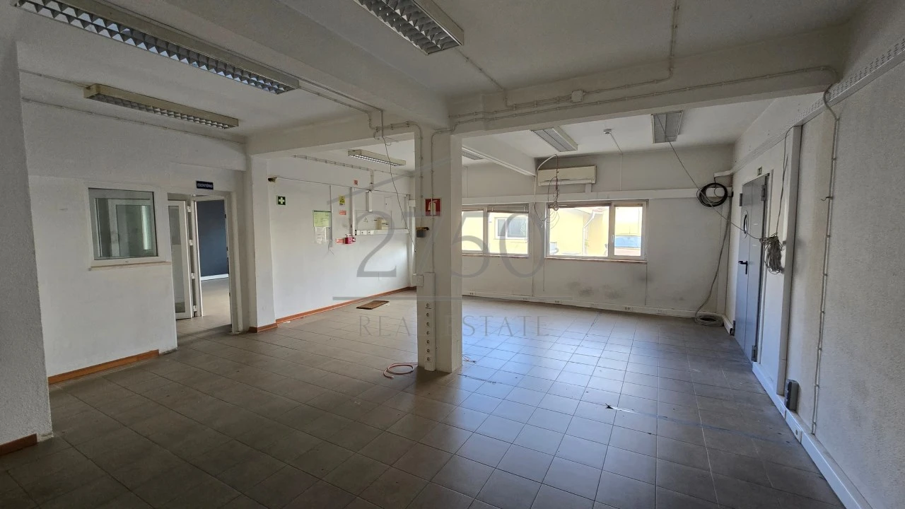 Escritório para Arrendamento em São Domingos de Rana Foto 5