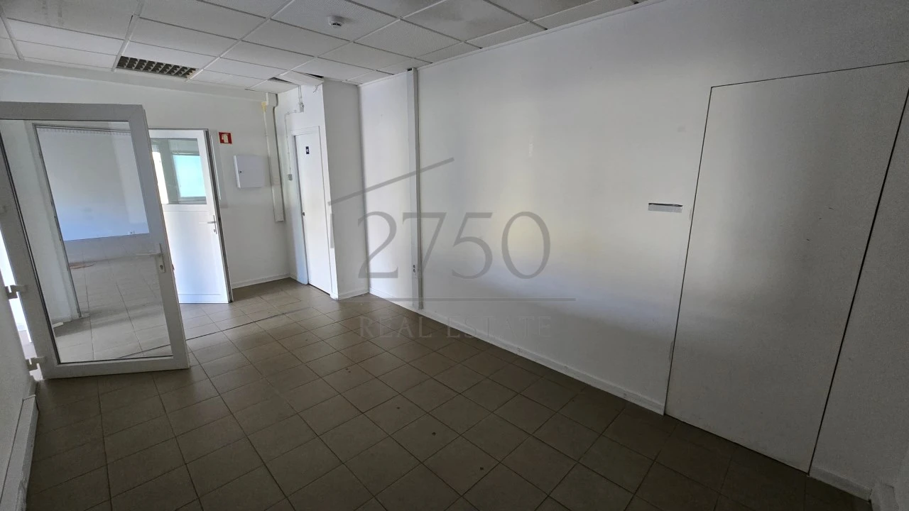 Escritório para Arrendamento em São Domingos de Rana Foto 10