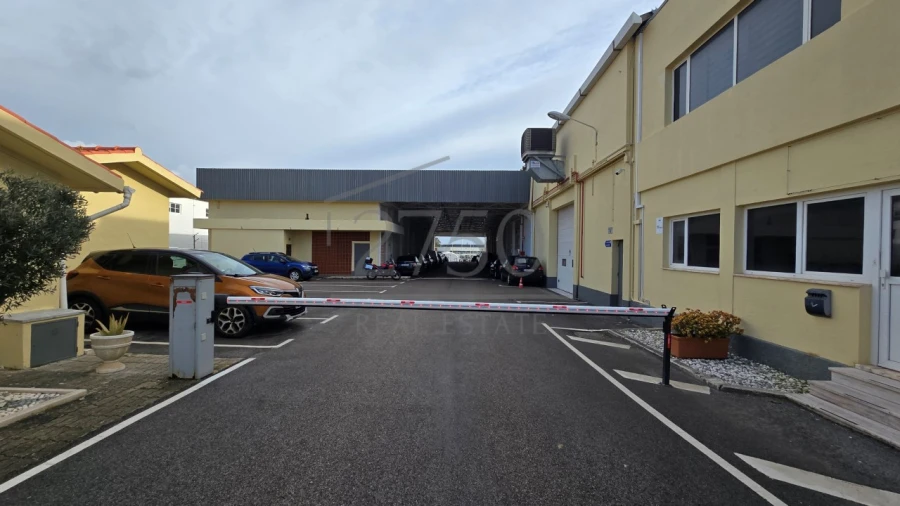 Escritório para Arrendamento em São Domingos de Rana