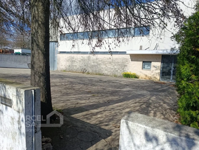 Armazém para Arrendamento em Pousa Foto 2