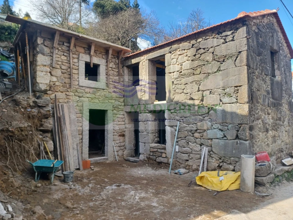 Moradia T2 para Venda em Rocas do Vouga Foto 1