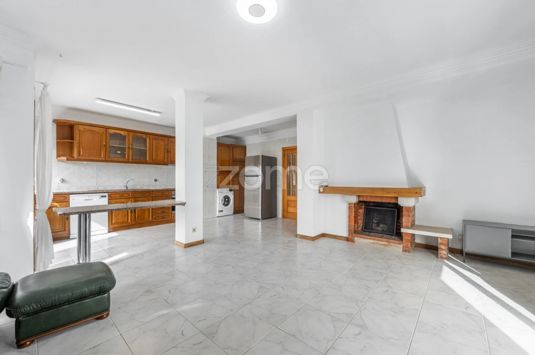 Apartamento T2 para Arrendamento em Santa Maria Maior e Monserrate e Meadela Foto 7