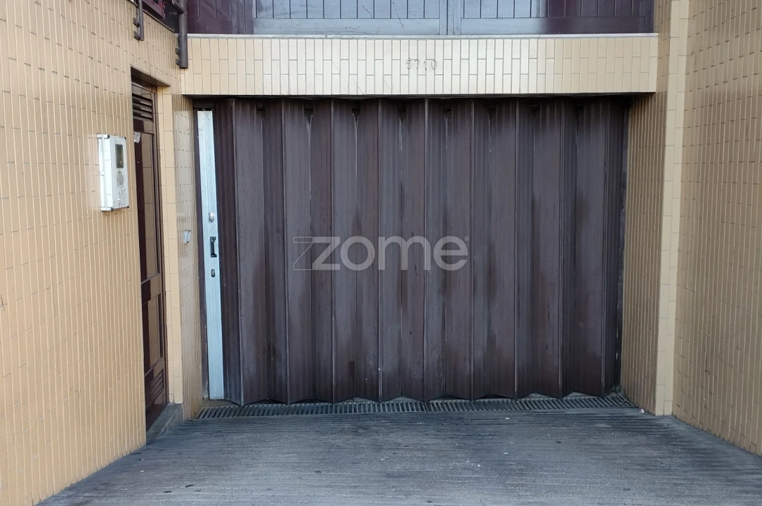 Garagem para Arrendamento em São Mamede de Infesta e Senhora da Hora Foto 1