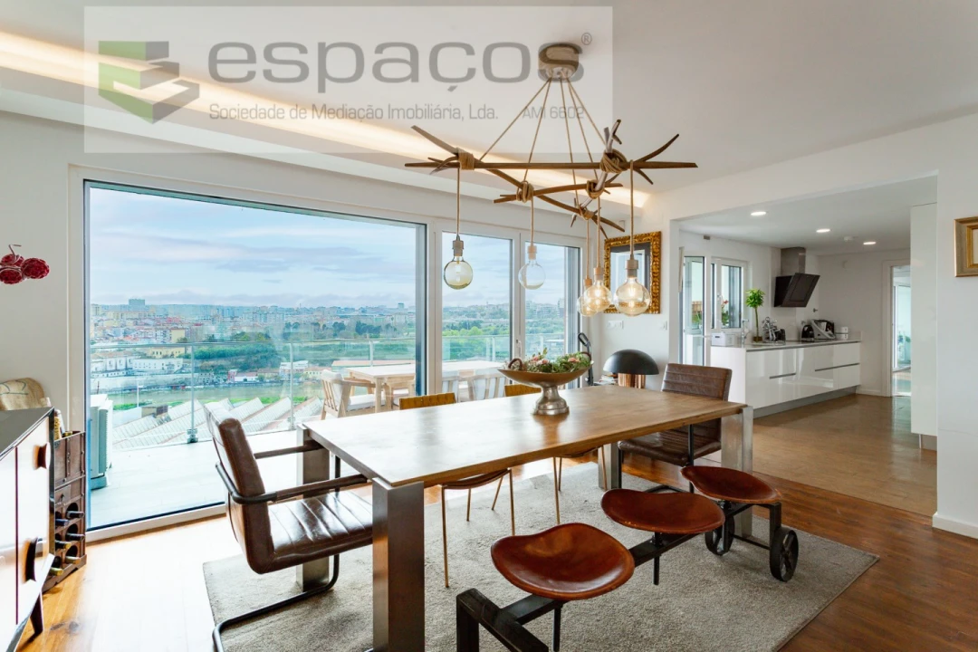 Apartamento T4 para Venda em Santa Iria de Azoia, São João da Talha e Bobadela Foto 8