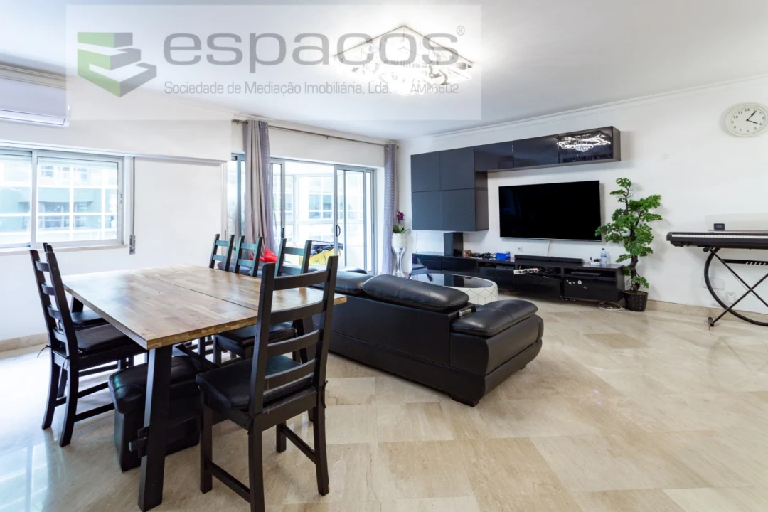 Apartamento T5 para Venda em Areeiro Foto 4