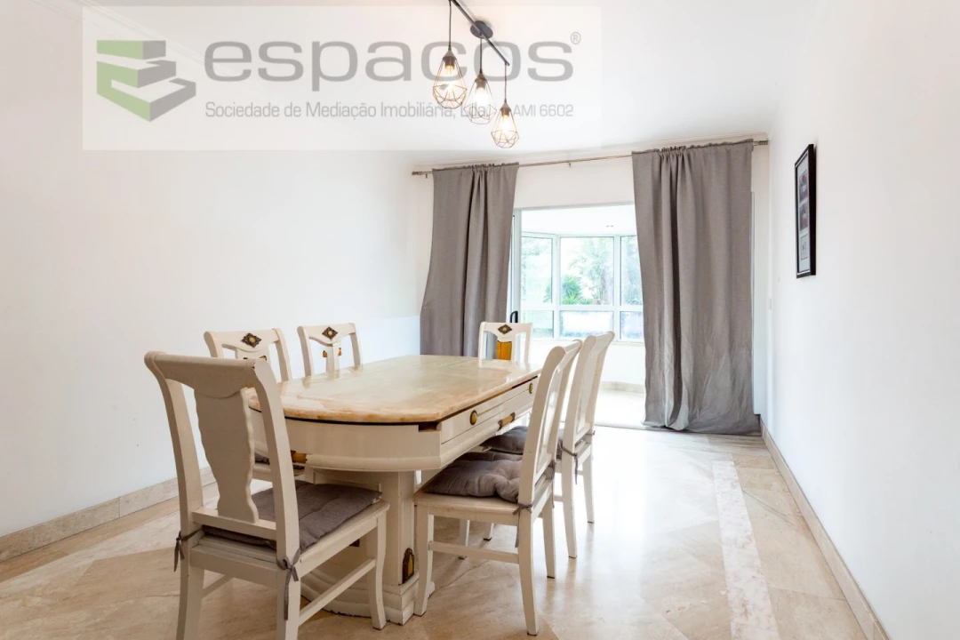 Apartamento T5 para Venda em Areeiro Foto 7